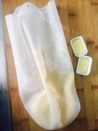 芳香四溢的毛毛虫面包做法图解3)