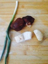 美味的香菇炸酱面做法图解1)