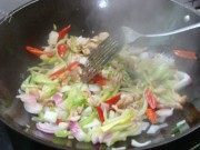 家常菜西芹洋葱鸡肉丝