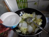 诱人的白菜炖冻豆腐做法图解7)