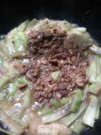 家常菜丝瓜炒瘦肉