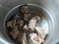 营养美味的青黄豆玉米肉骨汤做法图解3)