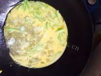 美味的粉条炒鸡蛋做法图解9)