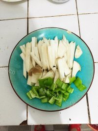 家常菜红烧杏鲍菇做法图解1)