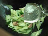 家常菜黄瓜炒火腿肠做法图解4)