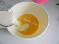 不错的椰香奶黄馅冰皮月饼做法图解11)