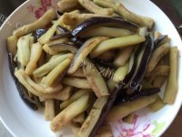 可口的鱼香茄子做法图解3)
