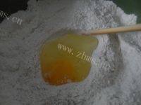 鲜美的辫子面包做法图解2)