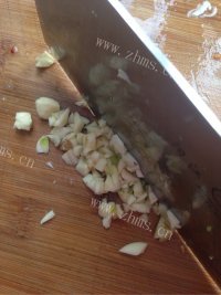 色香味浓的花菜炒肉做法图解1)