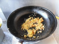 色泽鲜亮的蒜香茄条做法图解10)
