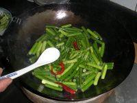 鸡蛋炒蒜苗（简单版）做法图解8)
