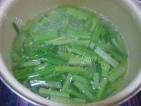简单的拌芹菜做法图解3)