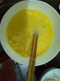 美味的虾皮蒸蛋做法图解3)