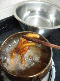美味的酱蒸凤爪做法图解6)