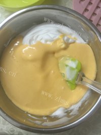 自制炼乳棉花蛋糕做法图解9)