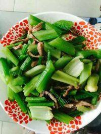家常菜肉炒芹菜做法图解1)