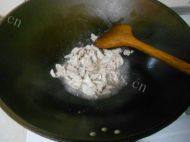 美味的泡菜炒年糕做法图解2)