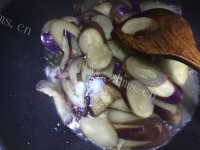 美味的鱼香豆豉茄子做法图解3)