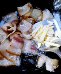 独特的蒜苔肉片做法图解1)