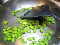家常菜毛豆炒萝卜干做法图解4)
