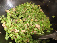 美味可口的榄菜肉沫四季豆的做法图解七