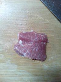 很有食欲的枸杞叶瘦肉汤做法图解2)