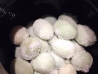 香气浓郁的咸鸭蛋做法图解3)