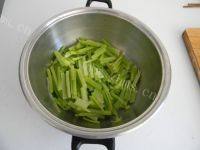 家常芹菜土豆丝做法图解4)