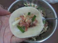 色香味俱全的韭菜肉饺子做法图解6)