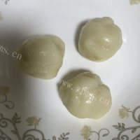 自制红豆冰皮月饼做法图解7)
