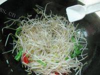 香气逼人的清炒豆芽做法图解4)