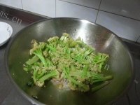 家常菜炒花菜做法图解6)
