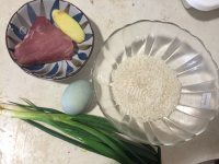 滋补的皮蛋瘦肉粥做法图解1)