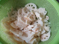美味的清炒藕片做法图解2)