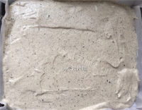 自制黑芝麻蛋糕卷做法图解13)