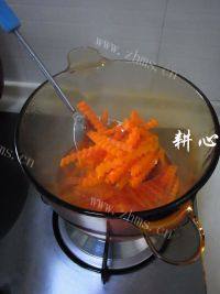 营养西芹炒胡萝卜做法图解3)