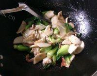 螃蟹炒年糕做法图解5)