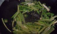 家常菜青蒜炒腊肉做法图解7)