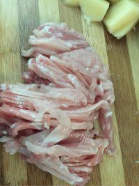 美味的青椒丝炒肉丝做法图解2)