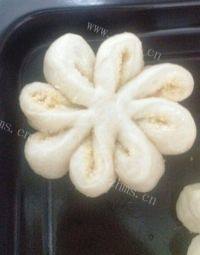 自己做的椰蓉花朵面包做法图解7)