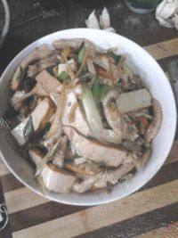 「DIY」肉片炒豆干做法图解5)