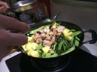 家常菜土豆豆角炖排骨做法图解6)
