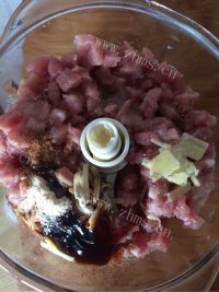 美味的鲜肉馄饨做法图解2)