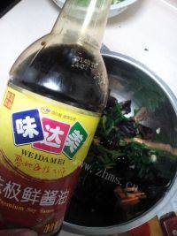 色泽不错的菠菜拌木耳