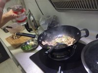 家常菜蘑菇炒肉做法图解4)