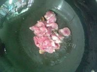 好吃不腻的肉片炒莴笋做法图解5)