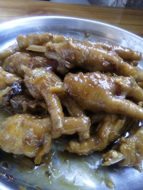 诱人的红烧鸡爪