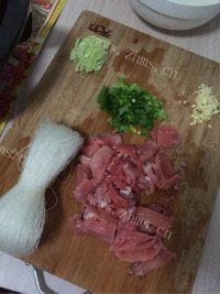 鲜美的肉羹粉丝汤做法图解1)
