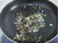 热腾腾的干煸四季豆做法图解4)