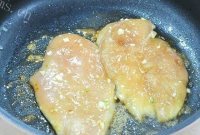 不错的香蒜蜂蜜煎鸡扒做法图解5)